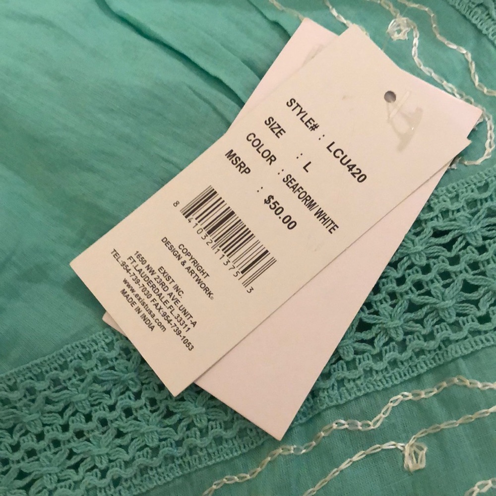 Beautiful Vacation Tunic And His Make Up Bag View 5